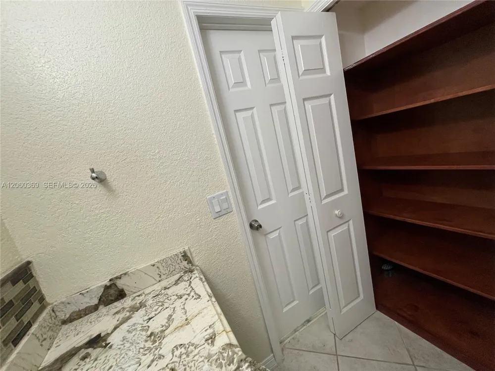 16240 Laurel Dr #101 Weston, FL 33326