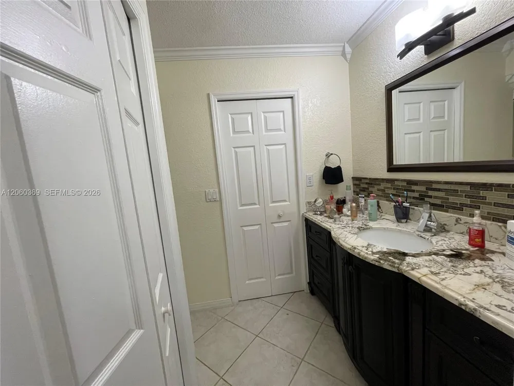 16240 Laurel Dr #101 Weston, FL 33326