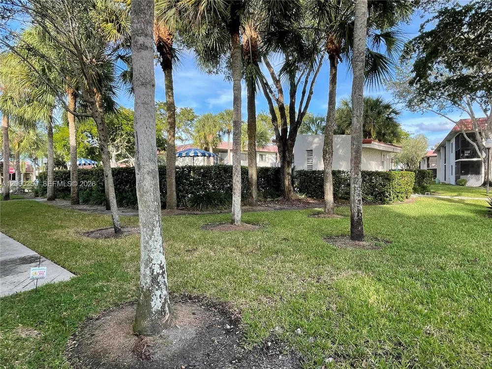 16240 Laurel Dr #101 Weston, FL 33326