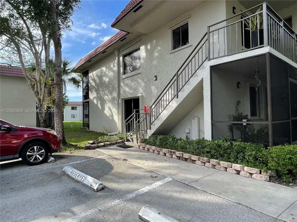 16240 Laurel Dr #101 Weston, FL 33326