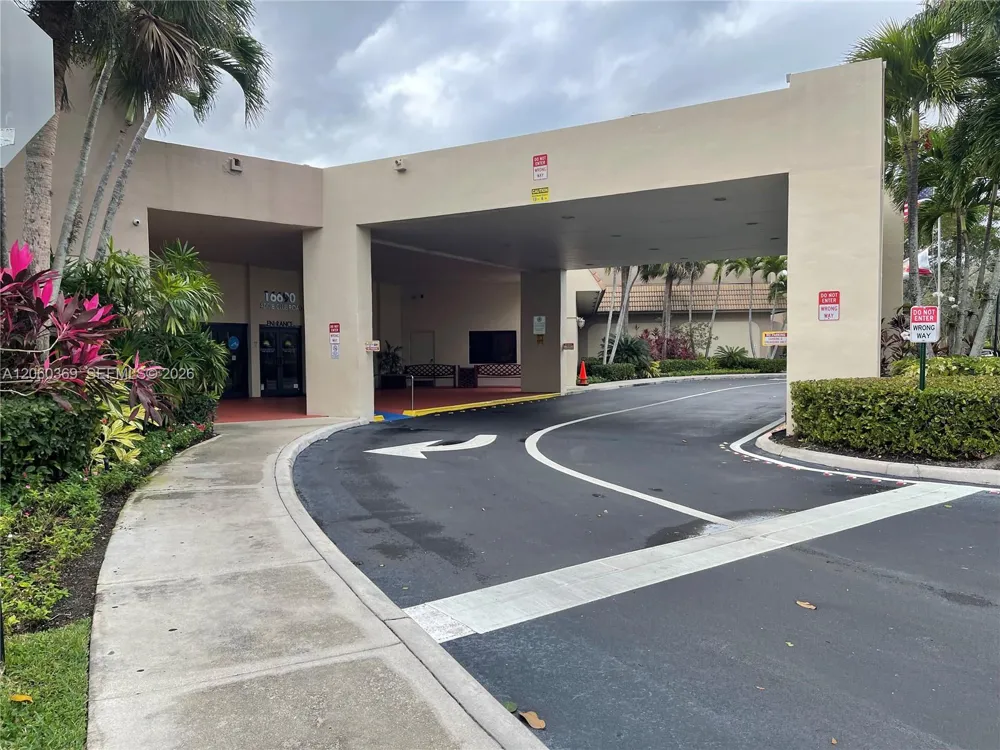 16240 Laurel Dr #101 Weston, FL 33326