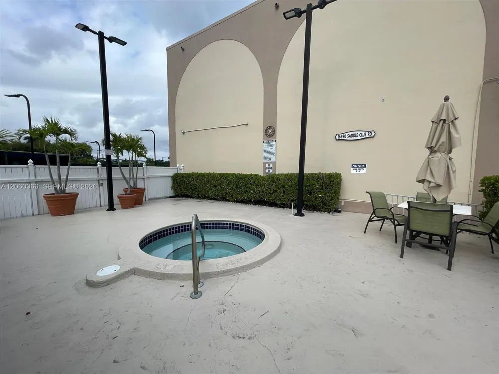 16240 Laurel Dr #101 Weston, FL 33326