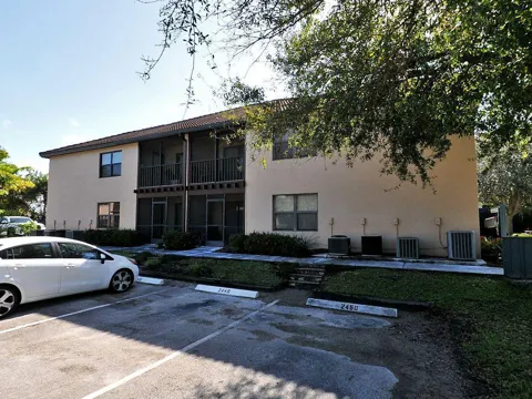 2416 SE GARDEN TERRACE #203
