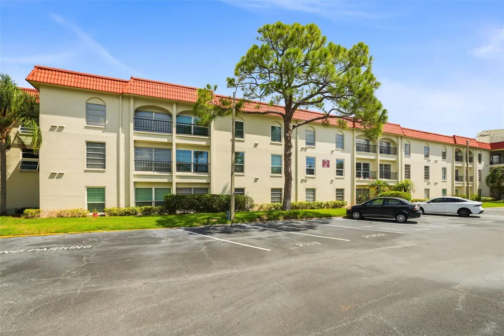 2700 BAYSHORE BOULEVARD #2110 Dunedin, FL 34698