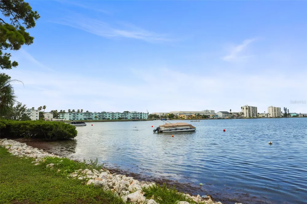 2700 BAYSHORE BOULEVARD #2110 Dunedin, FL 34698