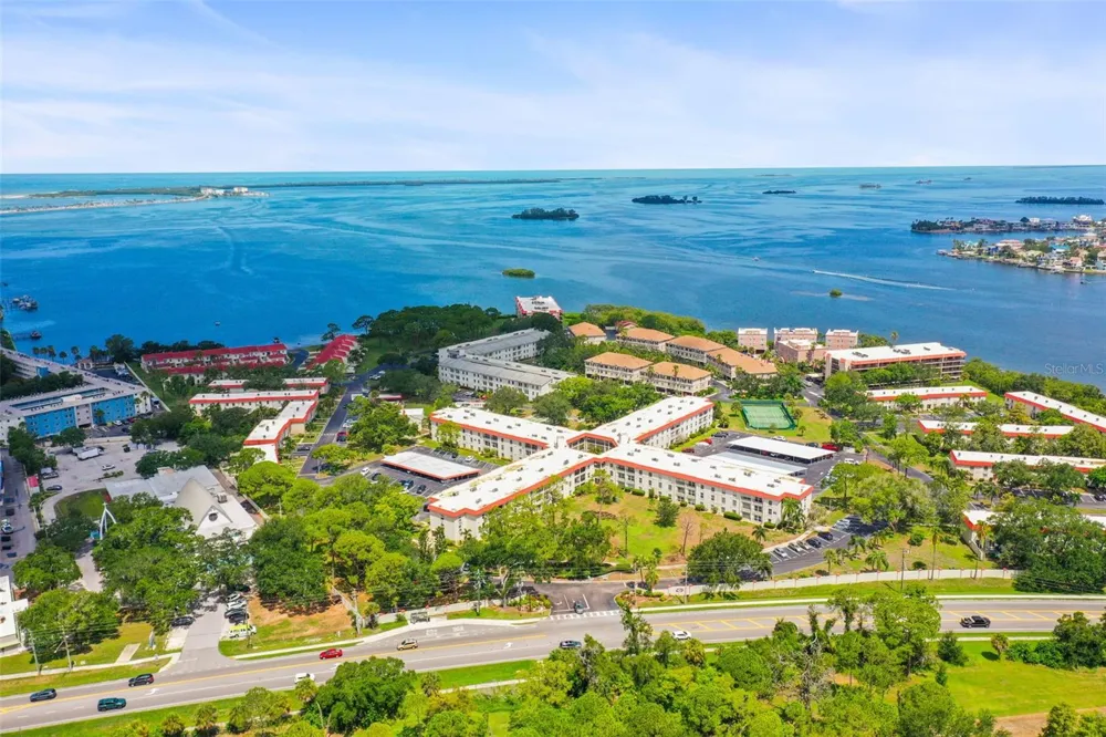 2700 BAYSHORE BOULEVARD #2110 Dunedin, FL 34698