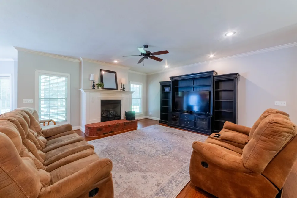 390 Carmen Dr Paris, TN 38242