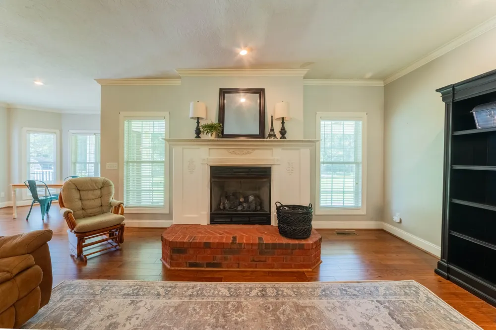 390 Carmen Dr Paris, TN 38242