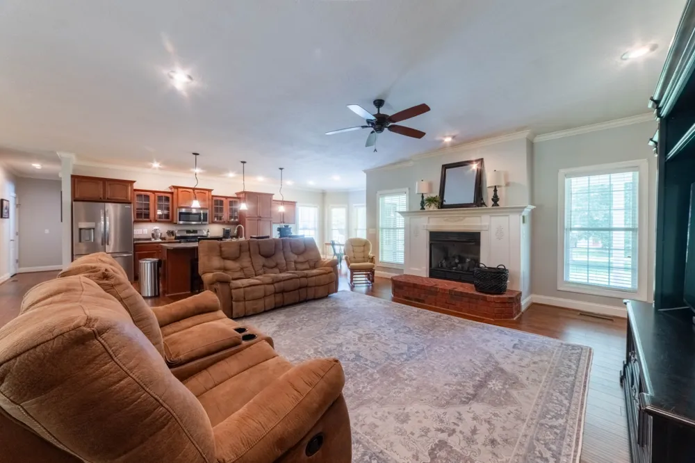 390 Carmen Dr Paris, TN 38242