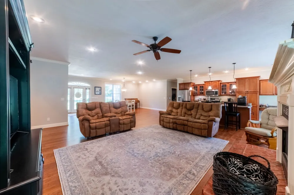 390 Carmen Dr Paris, TN 38242