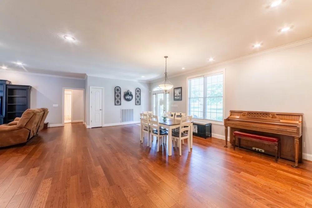 390 Carmen Dr Paris, TN 38242