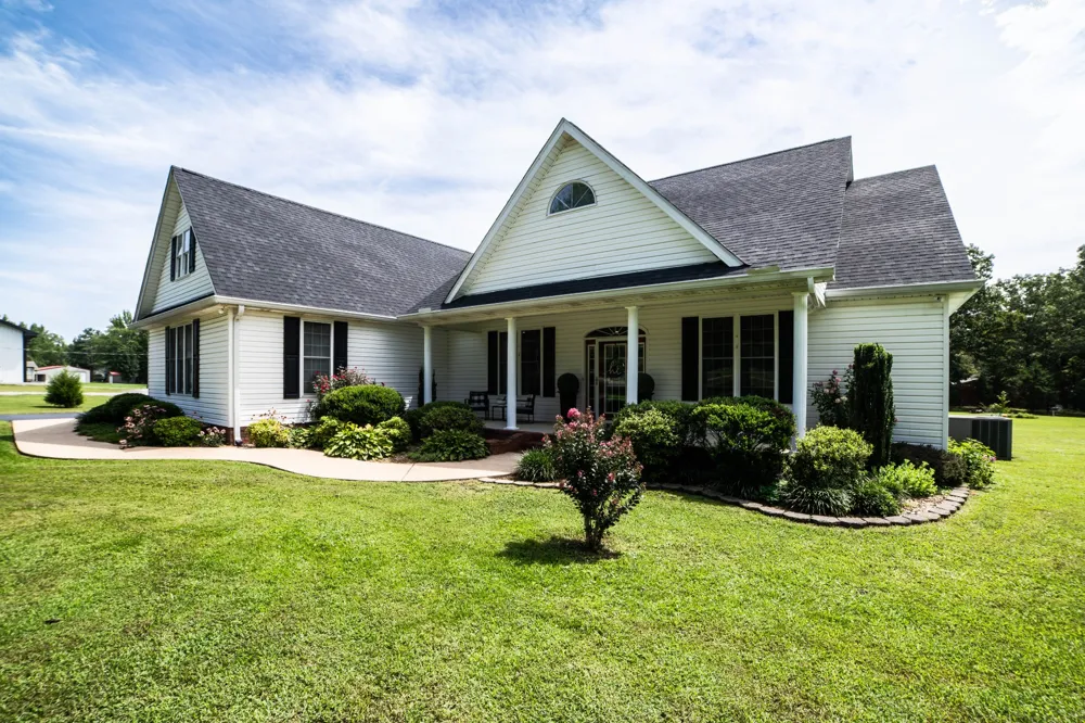 390 Carmen Dr Paris, TN 38242