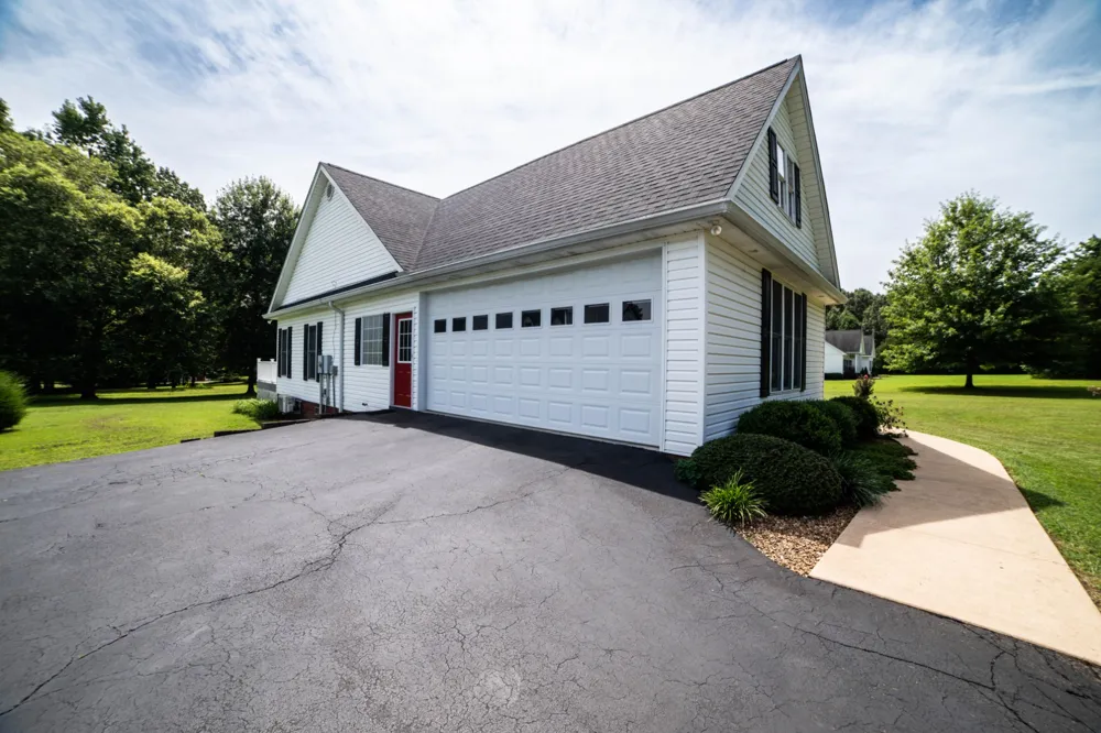 390 Carmen Dr Paris, TN 38242