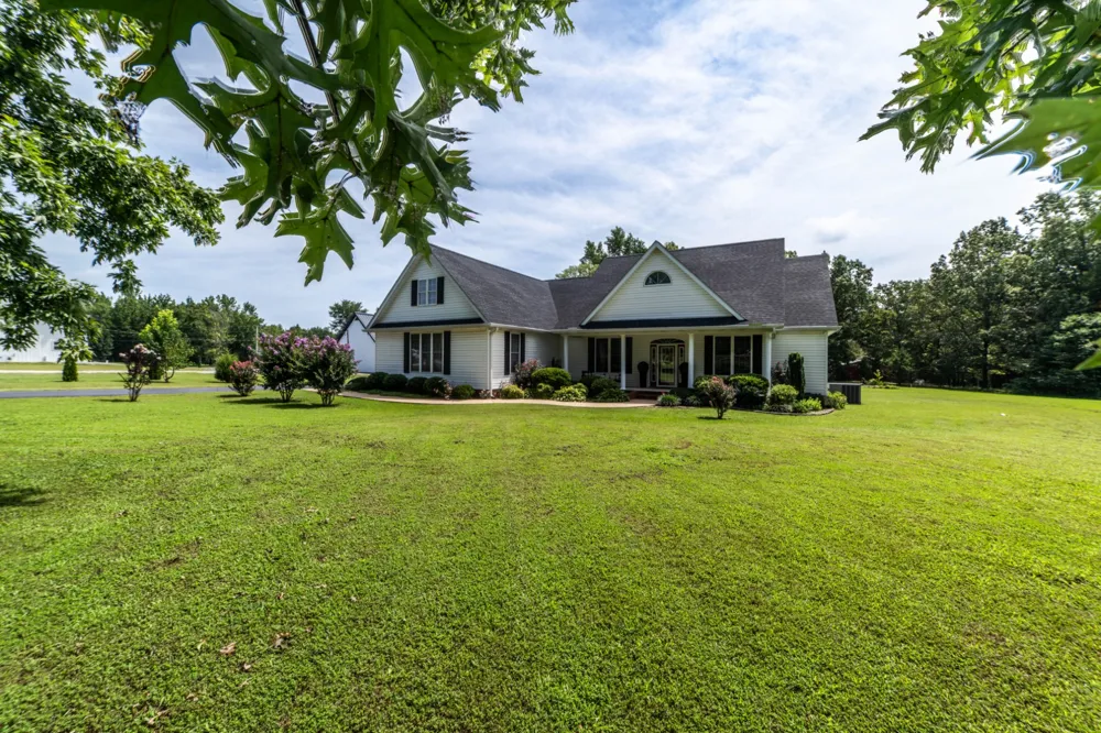 390 Carmen Dr Paris, TN 38242