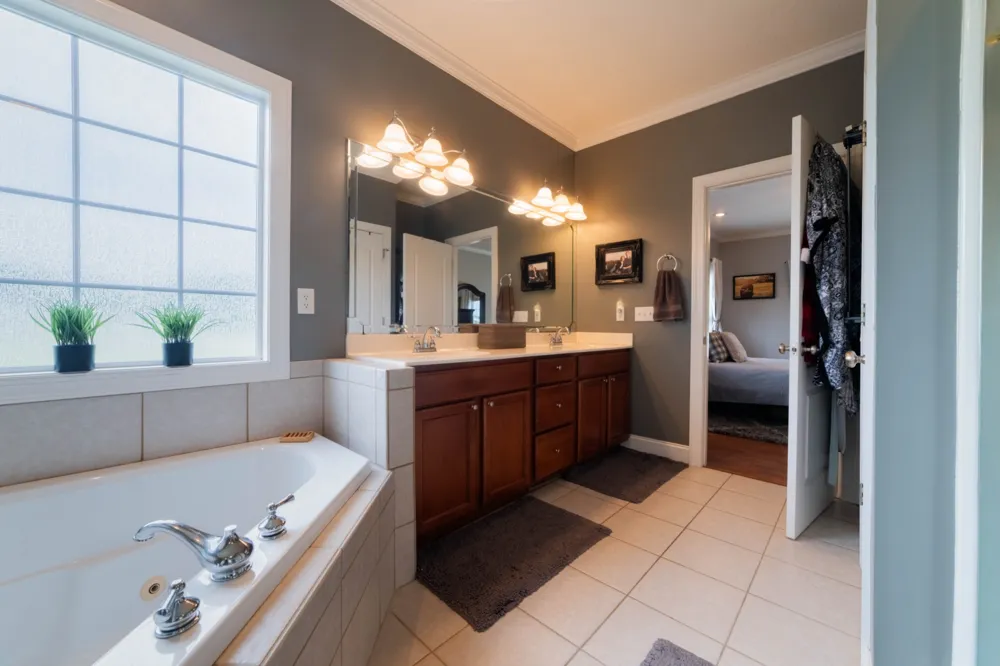 390 Carmen Dr Paris, TN 38242