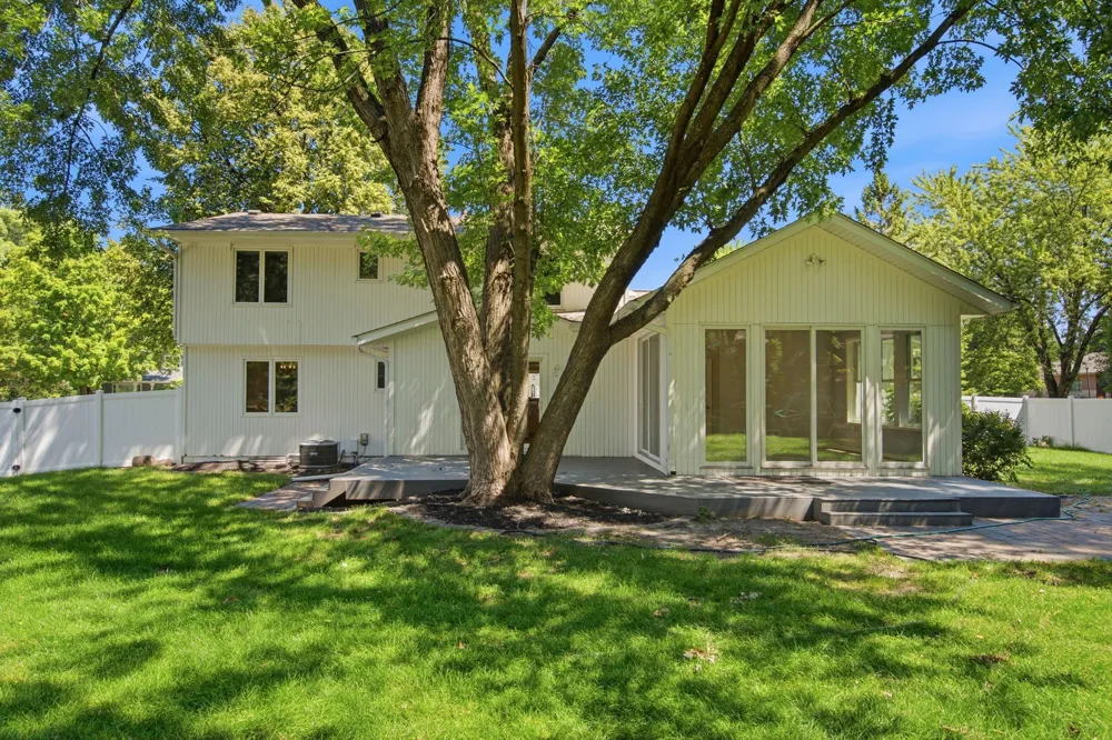 7610 Heritage Road Eden Prairie, MN 55346
