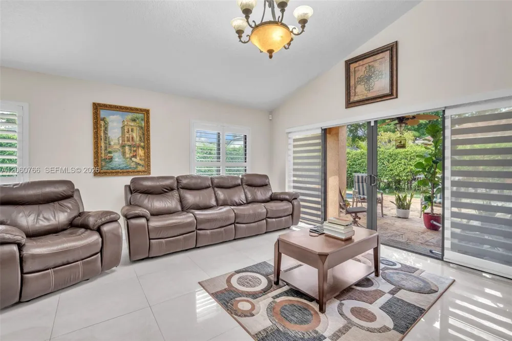 5143 NW 42nd Ter Coconut Creek, FL 33073