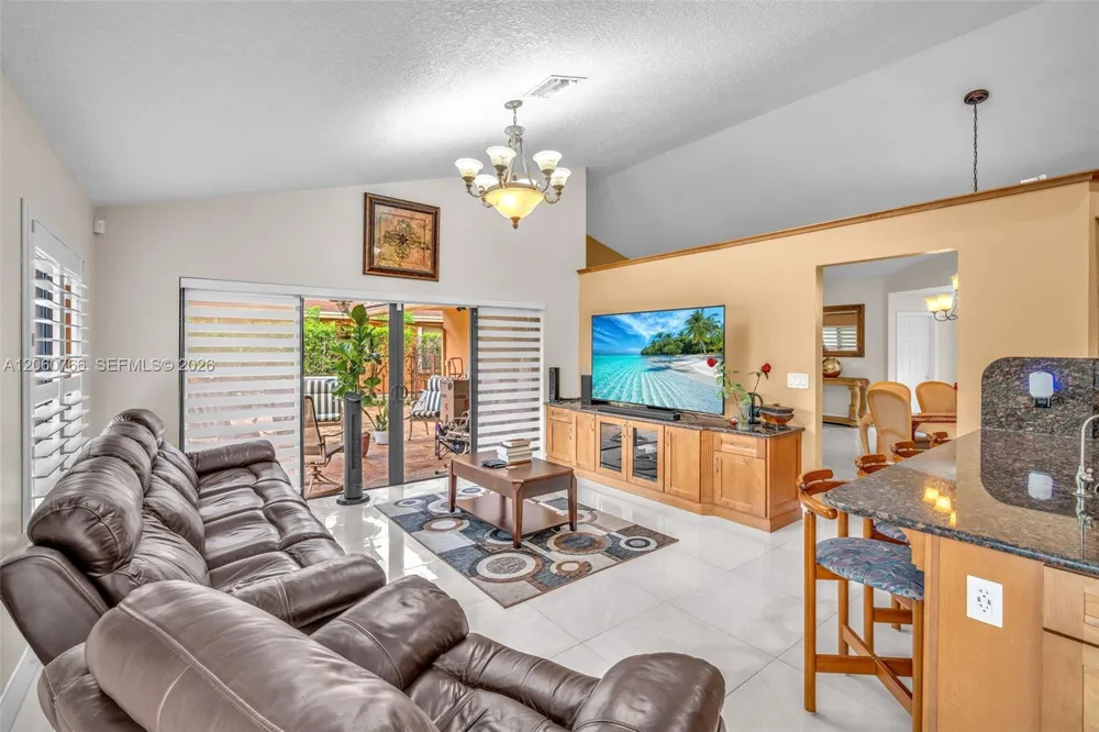 5143 NW 42nd Ter Coconut Creek, FL 33073