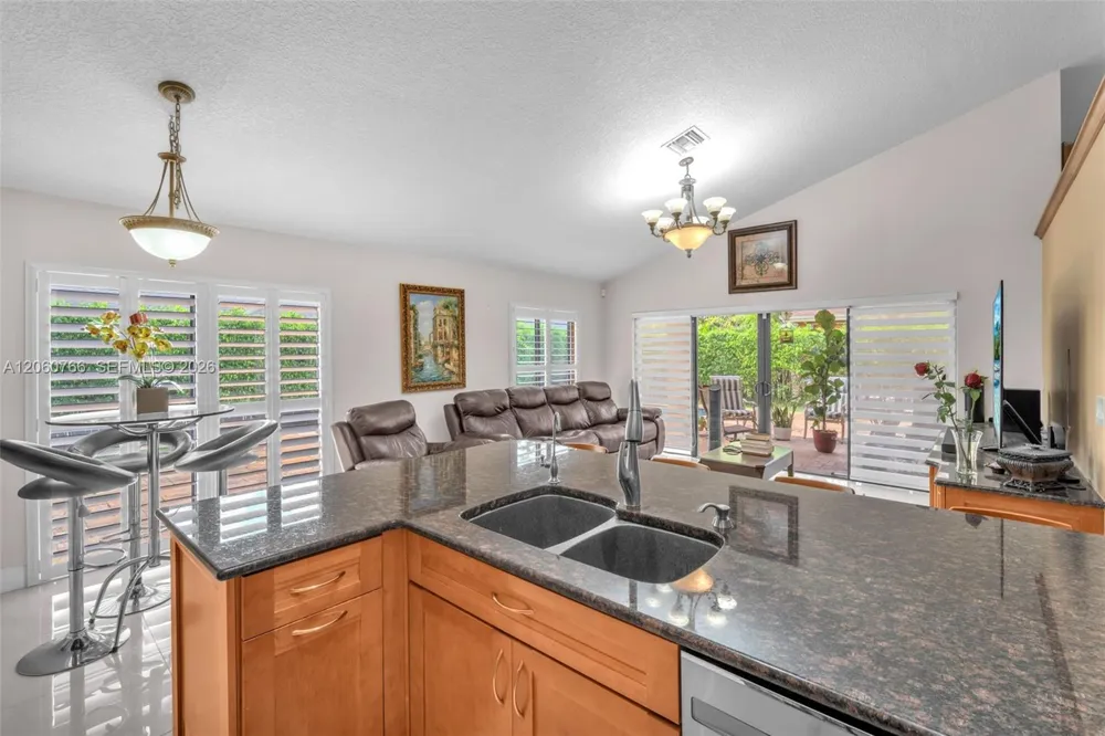 5143 NW 42nd Ter Coconut Creek, FL 33073