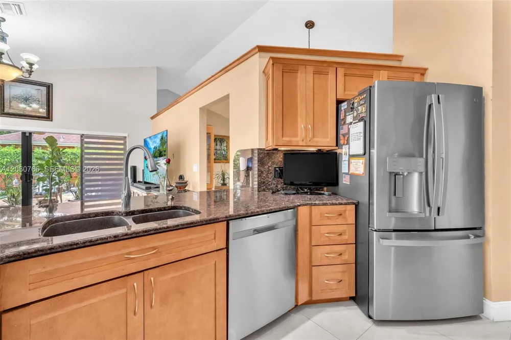 5143 NW 42nd Ter Coconut Creek, FL 33073