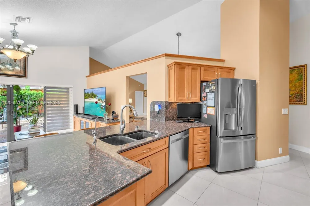 5143 NW 42nd Ter Coconut Creek, FL 33073