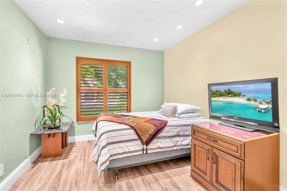 5143 NW 42nd Ter Coconut Creek, FL 33073