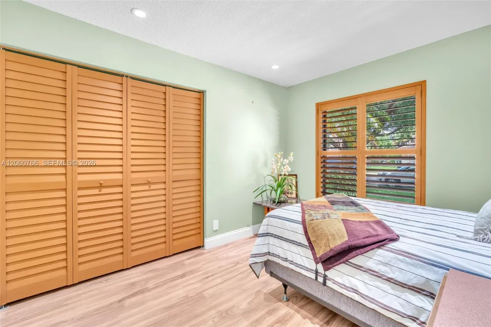 5143 NW 42nd Ter Coconut Creek, FL 33073