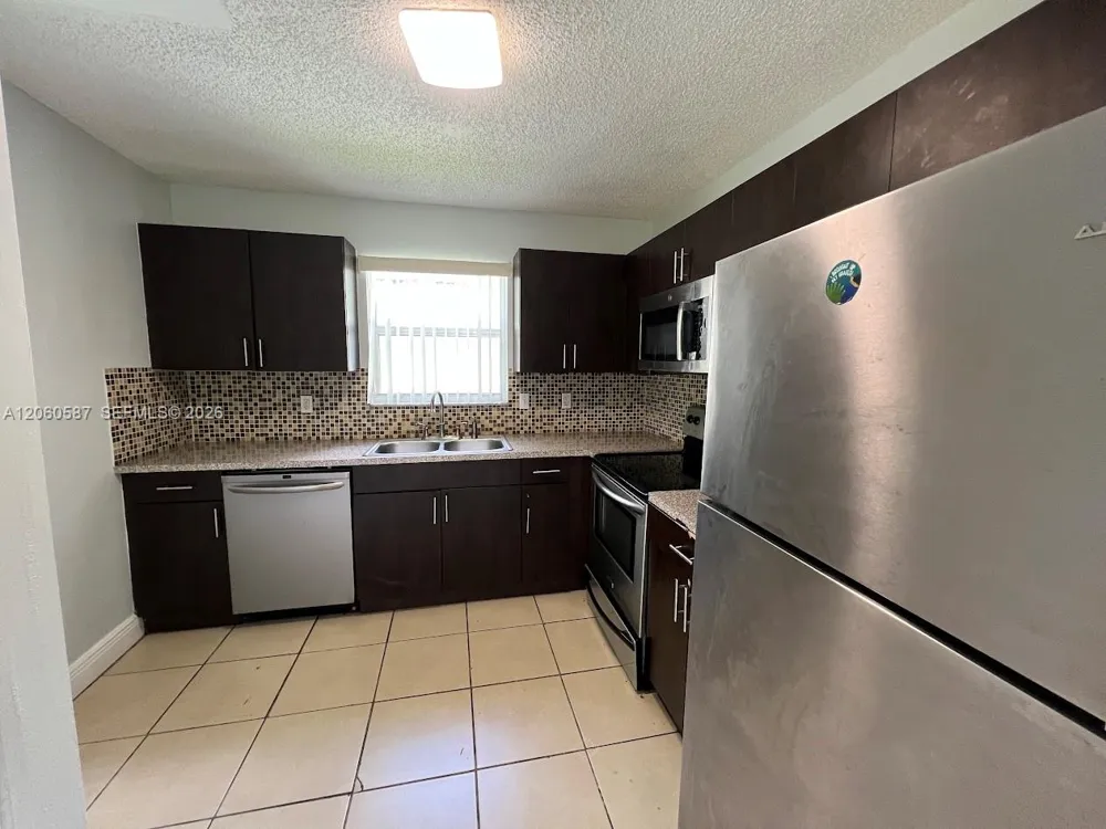 738 SW 9th St Florida City, FL 33034