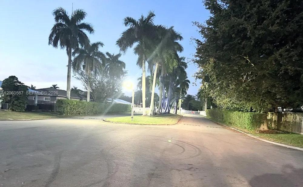 738 SW 9th St Florida City, FL 33034