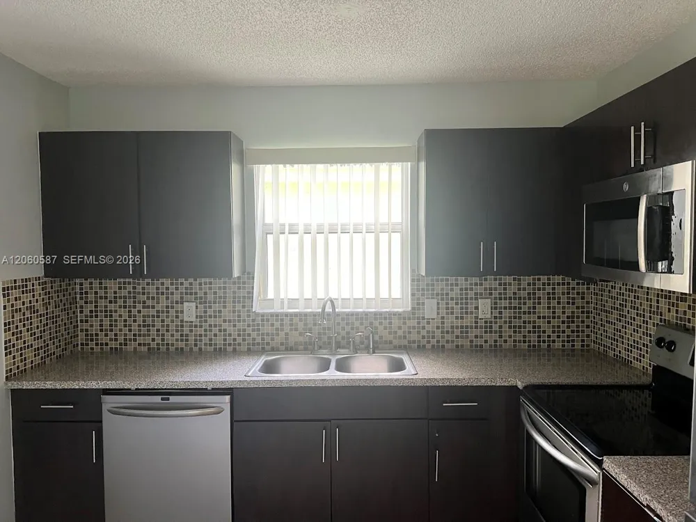 738 SW 9th St Florida City, FL 33034