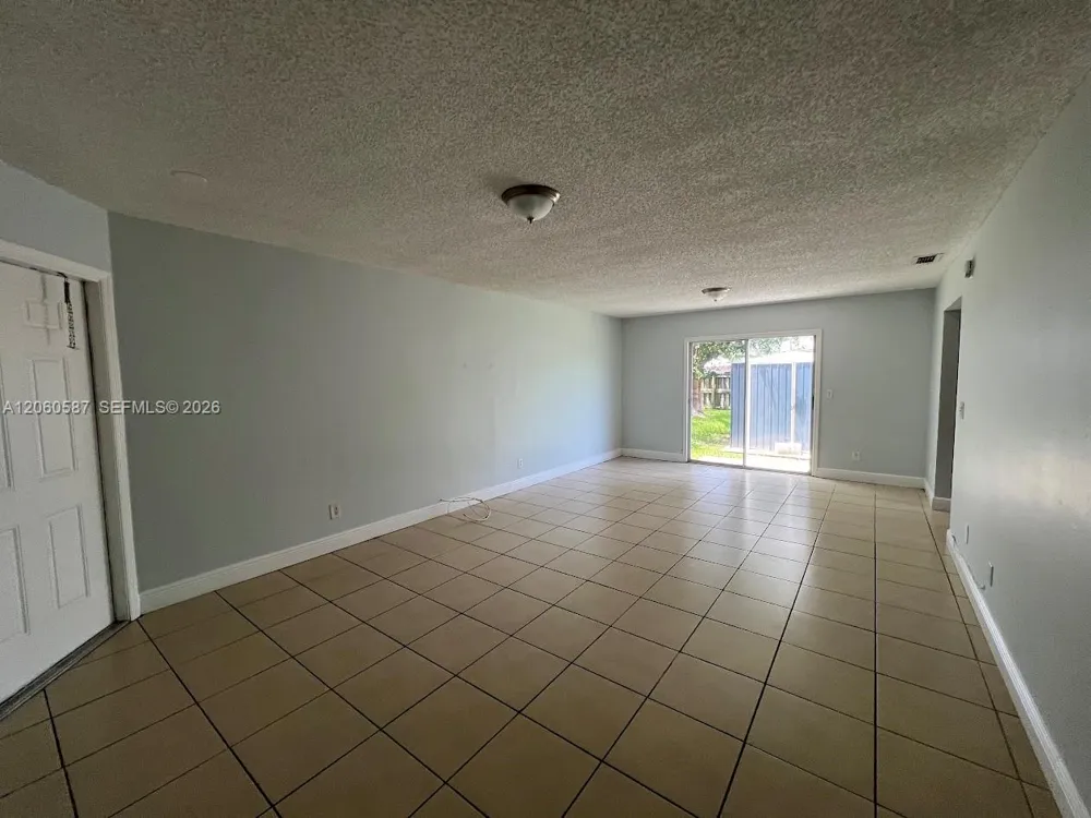 738 SW 9th St Florida City, FL 33034