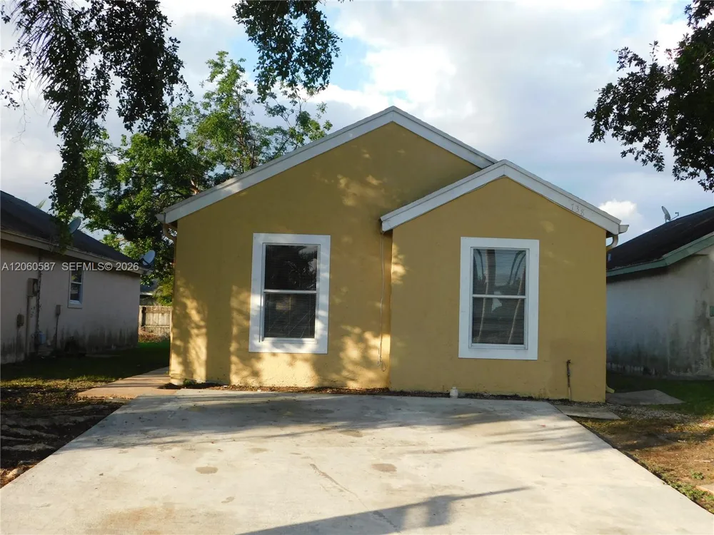 738 SW 9th St Florida City, FL 33034