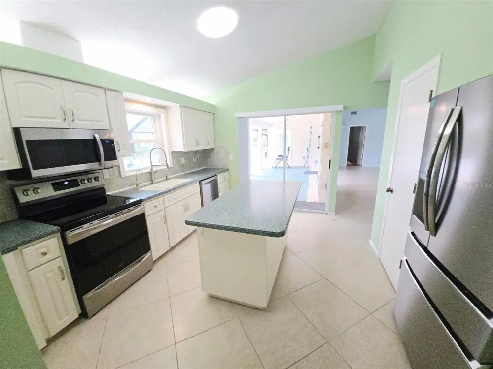 3601 GARDEN LAKES CLENET Bradenton, FL 34203