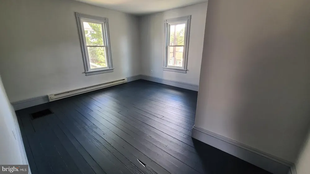 3213 WALNUT STREET Springtown, PA 18081