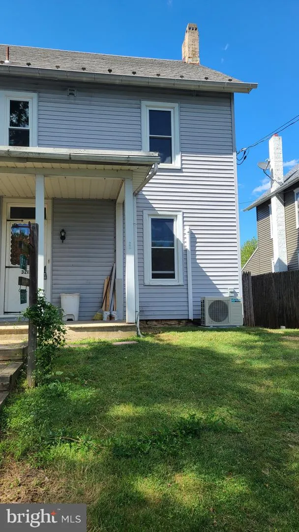 3213 WALNUT STREET Springtown, PA 18081