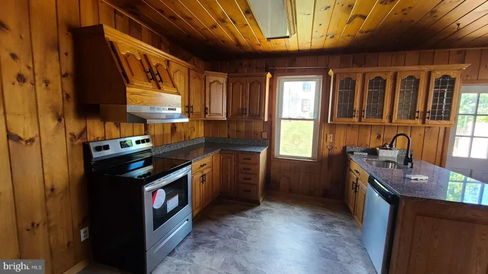 3213 WALNUT STREET Springtown, PA 18081