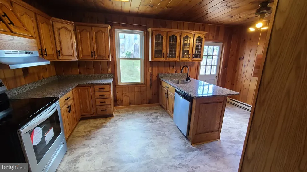 3213 WALNUT STREET Springtown, PA 18081