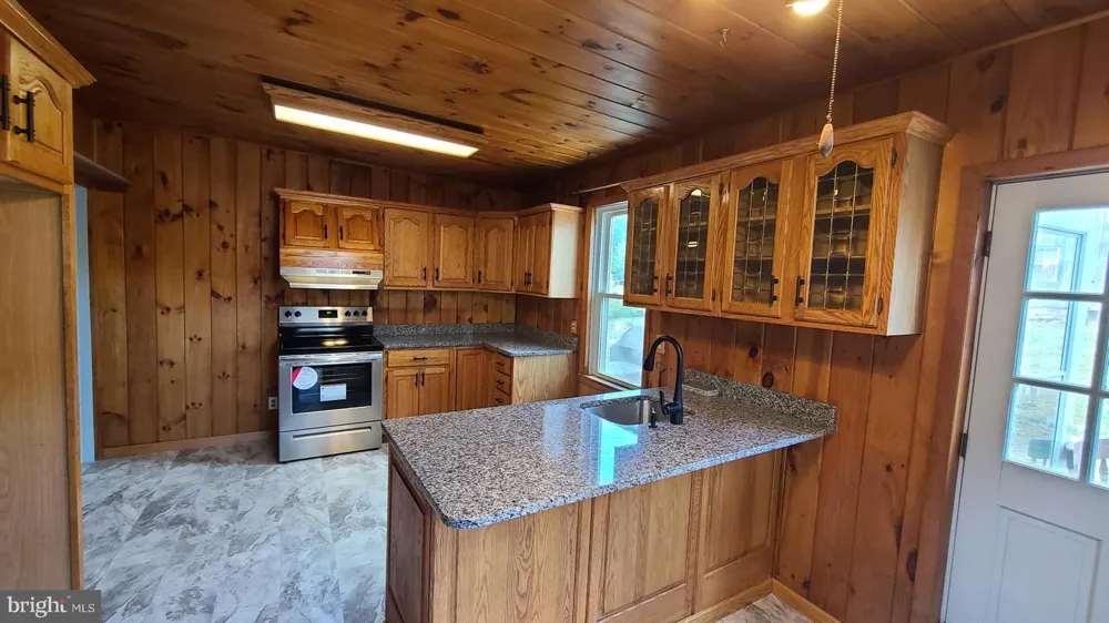 3213 WALNUT STREET Springtown, PA 18081
