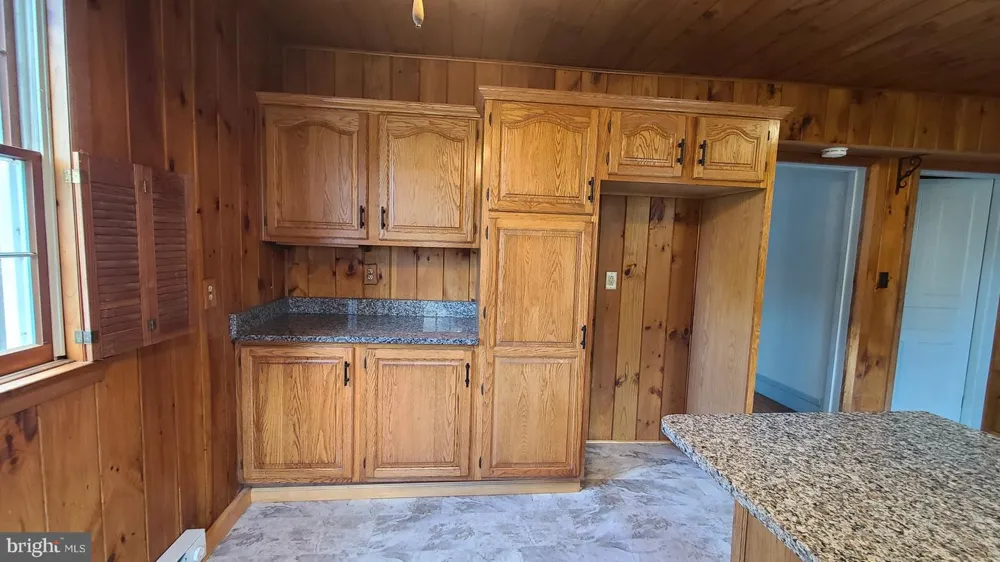 3213 WALNUT STREET Springtown, PA 18081