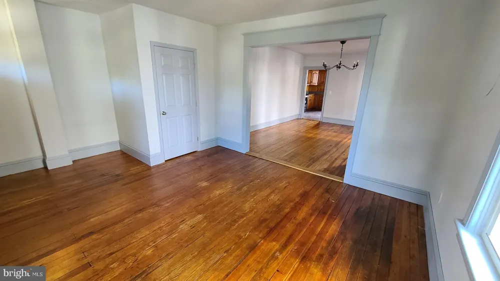 3213 WALNUT STREET Springtown, PA 18081