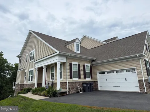 42568 AUTUMN GLORY TERRACE #UPPER 2 LEVELS ONLY