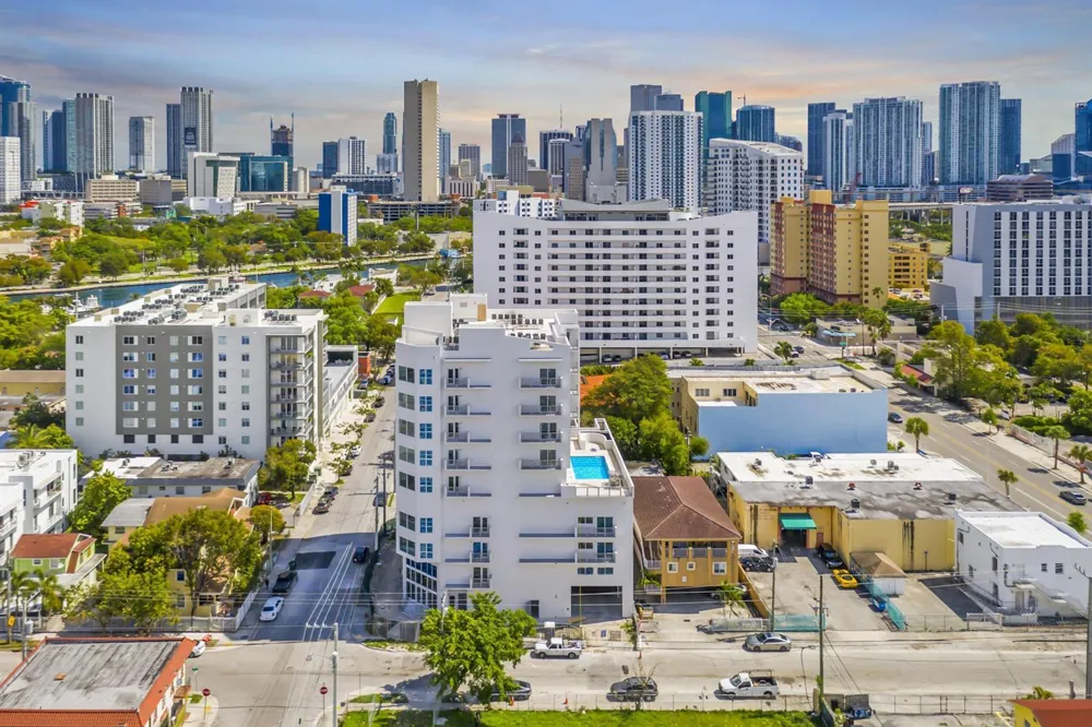 39 NW 7TH AVENUE #405 Miami, FL 33128