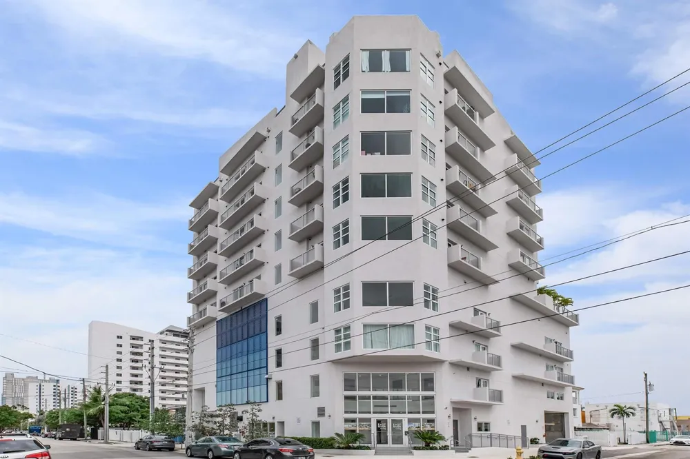 39 NW 7TH AVENUE #405 Miami, FL 33128