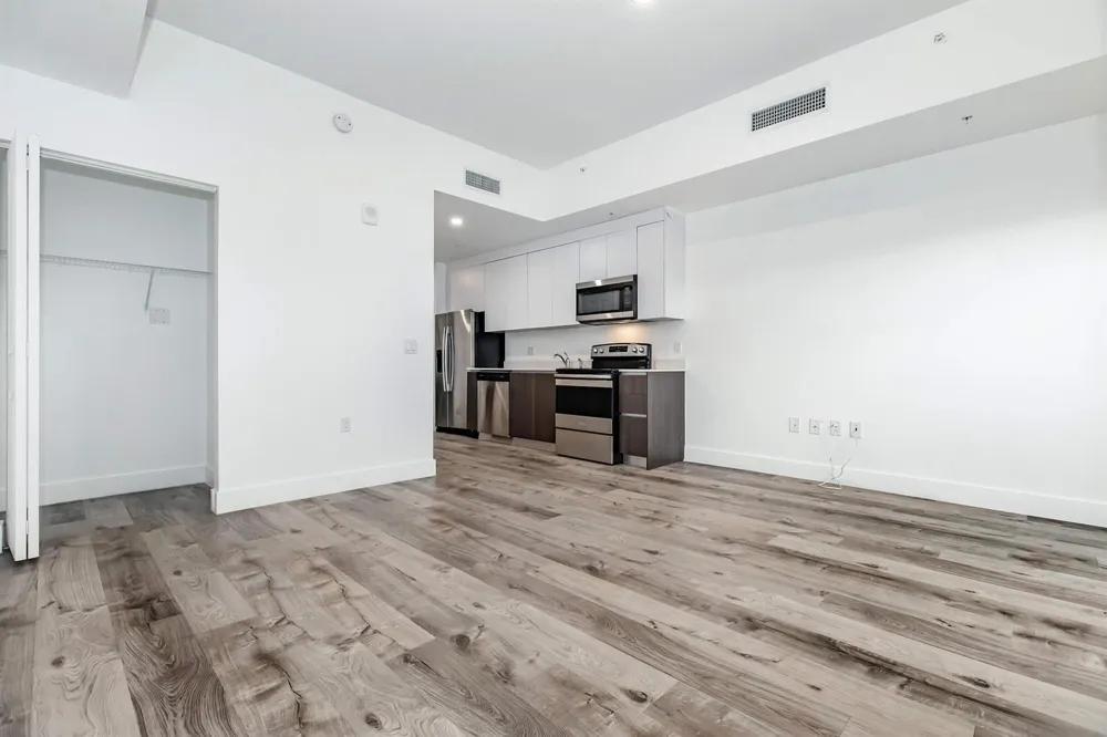39 NW 7TH AVENUE #405 Miami, FL 33128