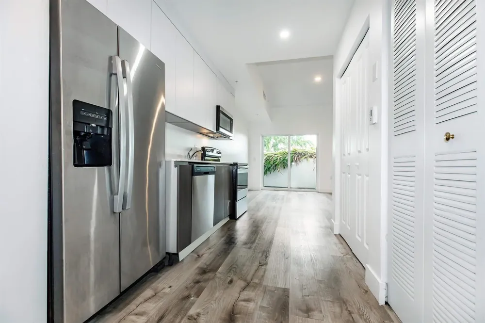 39 NW 7TH AVENUE #405 Miami, FL 33128