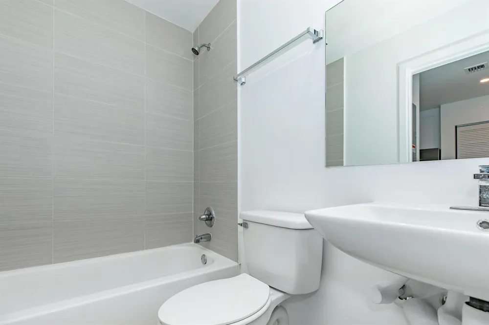 39 NW 7TH AVENUE #405 Miami, FL 33128