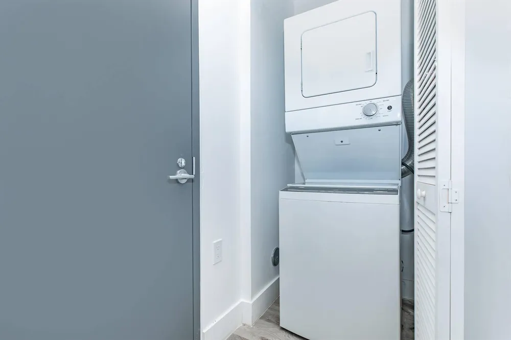 39 NW 7TH AVENUE #405 Miami, FL 33128