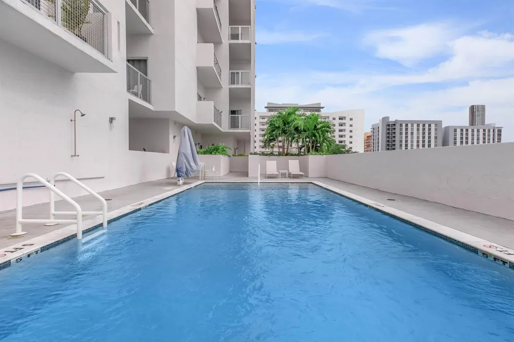 39 NW 7TH AVENUE #405 Miami, FL 33128