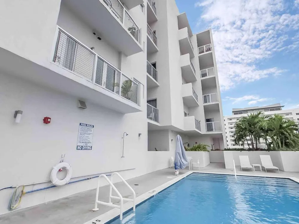 39 NW 7TH AVENUE #405 Miami, FL 33128