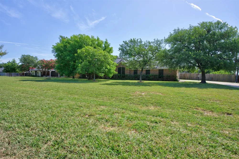 213 Diamond Oaks Drive Hudson Oaks, TX 76087